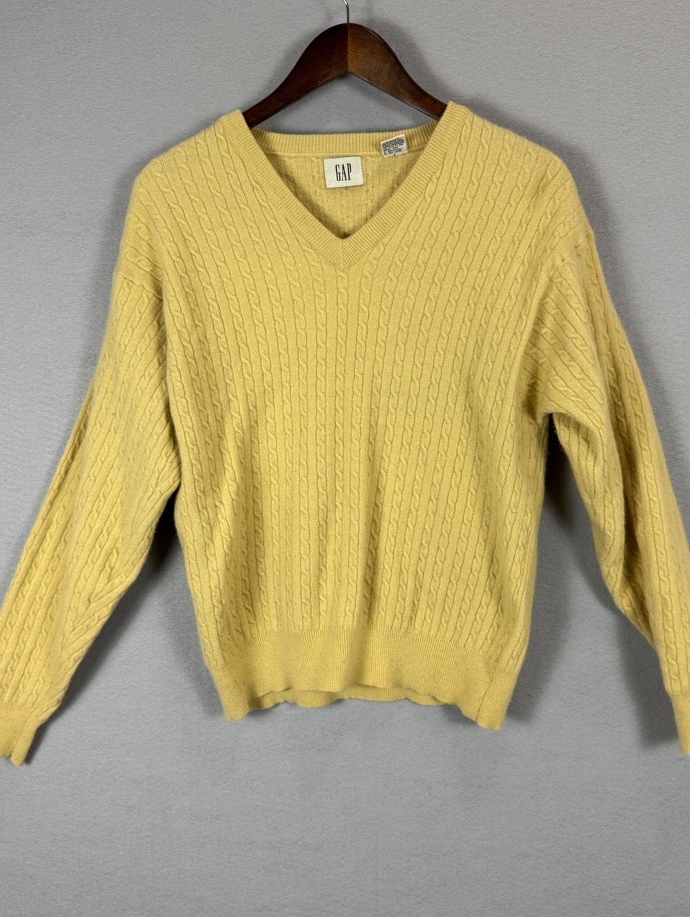 GAP Men’s XL Yellow Lambswool V-Neck Sweater